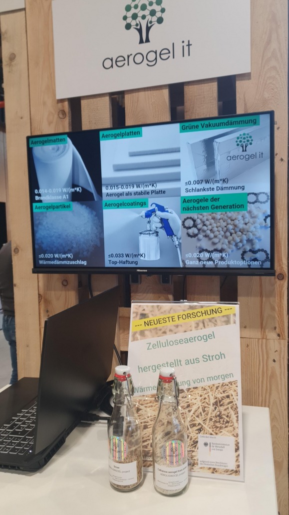aerogel-it booth at Klimafestival with aerogel products and cellulose aerogel made from straw