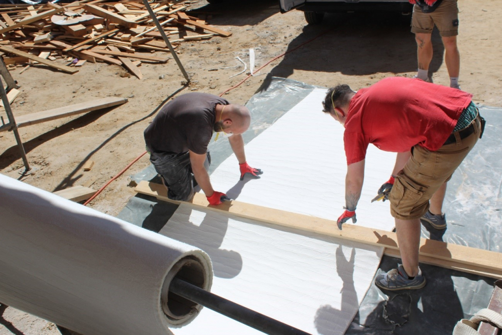 Cutting of aerogel blankets